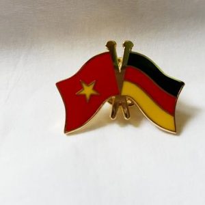 Huy hiệu Lá cờ Việt Nam - Đức