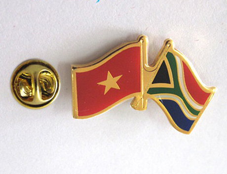 Huy hiệu Lá cờ Việt Nam - Nam Phi